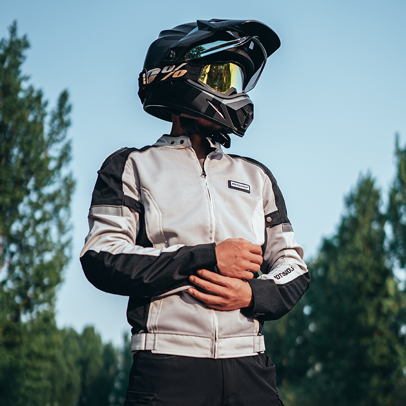 MOTOWOLF | Why do you need a motorcycle jacket when riding a motorcycle?